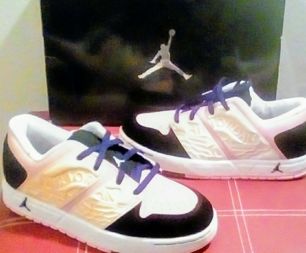 Girls Jordan sneakers yellow pink an black 2 1/2